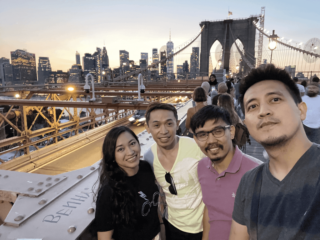 New York City attraction group pic Brooklyn bridge