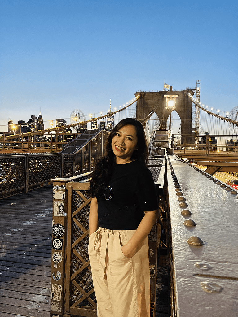 Woman on Brooklyn Bridge